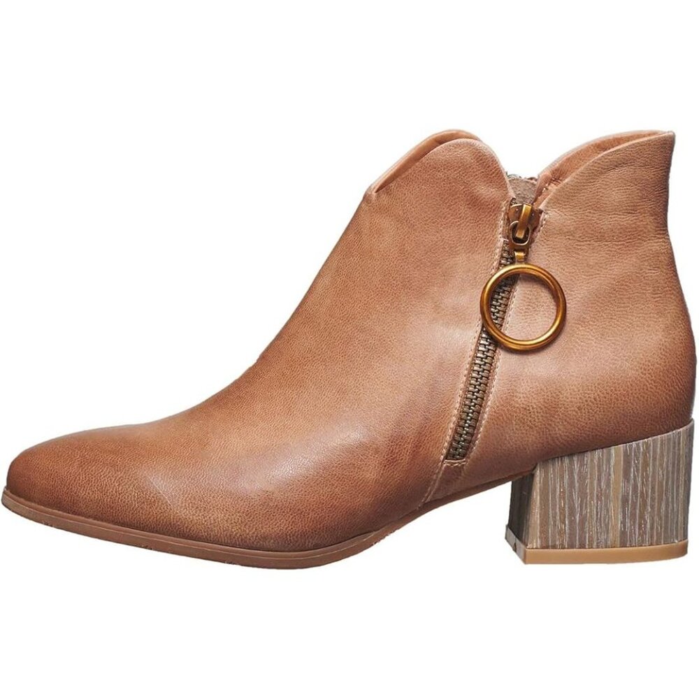 NEW Antelope Women' Gia Leather Light Tan Asymmetric Zipper Charm Bootie